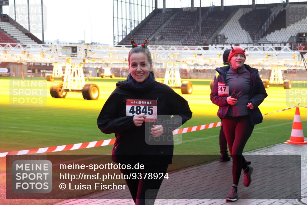 07.12.2025 - St. Pauli X-Mass-Run No. 15 Luisa Fischer http://msf.ph/oto/9378924 07.12.2025 10:31:30 Ziel 15, 4845, 847, 343, 594, 601, 608, 1015, 1075, 1545, 1698, 1700, 2073, 2171, 2172, 2537, 2914, 3889, 3936, 3940, 3982, 3986, 4464, 4845, 4847 meine-sportfotos.de