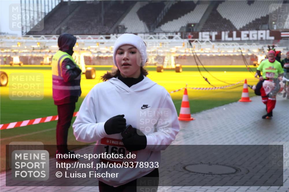 07.12.2025 - St. Pauli X-Mass-Run No. 15 Luisa Fischer http://msf.ph/oto/9378933 07.12.2025 11:10:47 Ziel 1697, 29, 30, 31, 42, 49, 53, 122, 134, 720, 745, 753, 755, 980, 1064, 1066, 1298, 1299, 1380, 1398, 1692, 1694, 1697, 1739, 1740, 2371, 3124, 3136 meine-sportfotos.de