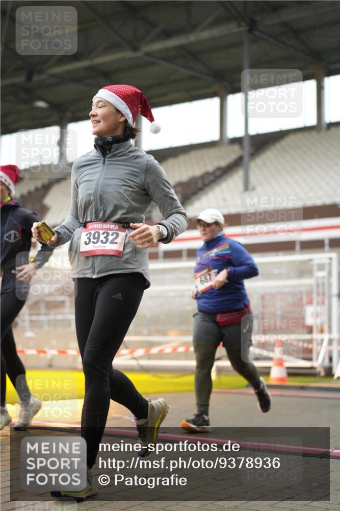 07.12.2025 - St. Pauli X-Mass-Run No. 15 Patografie http://msf.ph/oto/9378936 07.12.2025 10:11:49 Ziel 756, 1687, 1688, 2177, 2906, 3761, 3767, 3909, 3932, 3935 meine-sportfotos.de