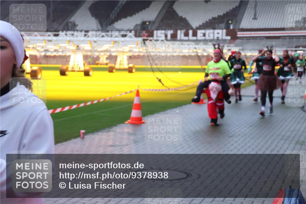07.12.2025 - St. Pauli X-Mass-Run No. 15 Luisa Fischer http://msf.ph/oto/9378938 07.12.2025 11:10:47 Ziel 29, 30, 31, 42, 49, 53, 122, 134, 720, 745, 753, 755, 980, 1064, 1066, 1298, 1299, 1380, 1398, 1692, 1694, 1697, 1739, 1740, 2371, 3124, 3136 meine-sportfotos.de