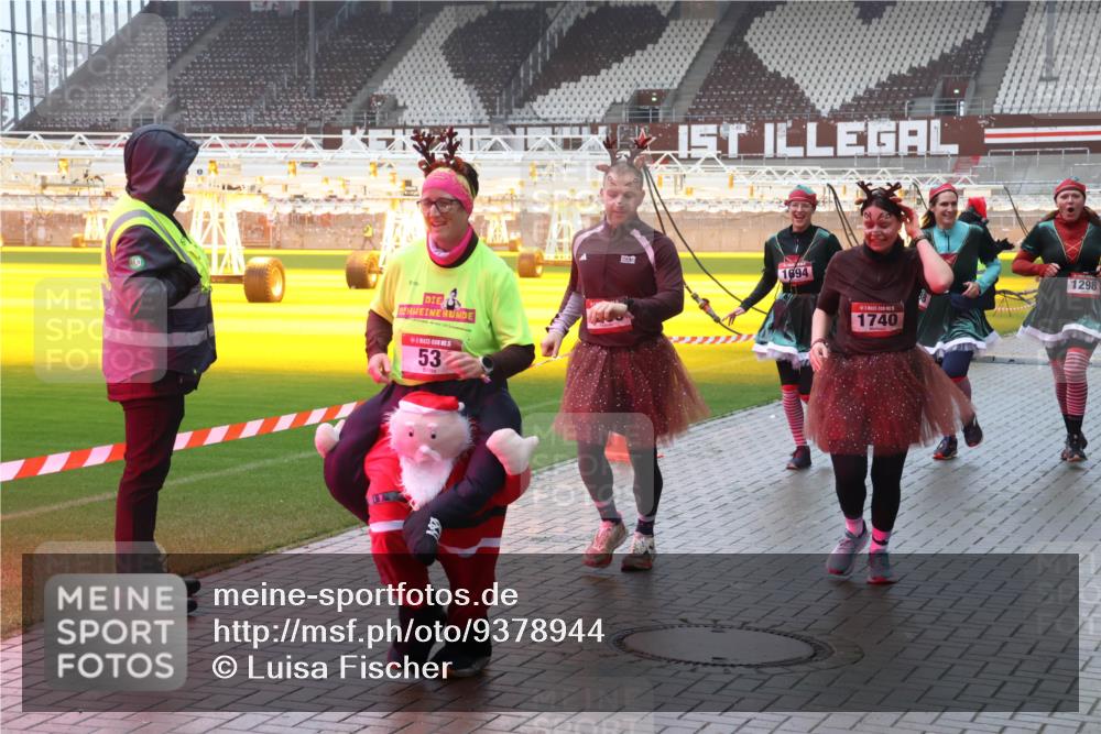 07.12.2025 - St. Pauli X-Mass-Run No. 15 Luisa Fischer http://msf.ph/oto/9378944 07.12.2025 11:10:50 Ziel 53, 1694, 1740, 1298, 29, 30, 31, 42, 49, 53, 122, 134, 745, 753, 755, 980, 1064, 1066, 1298, 1299, 1380, 1398, 1626, 1692, 1694, 1697, 1739, 1740, 2371, 3124, 3136 meine-sportfotos.de