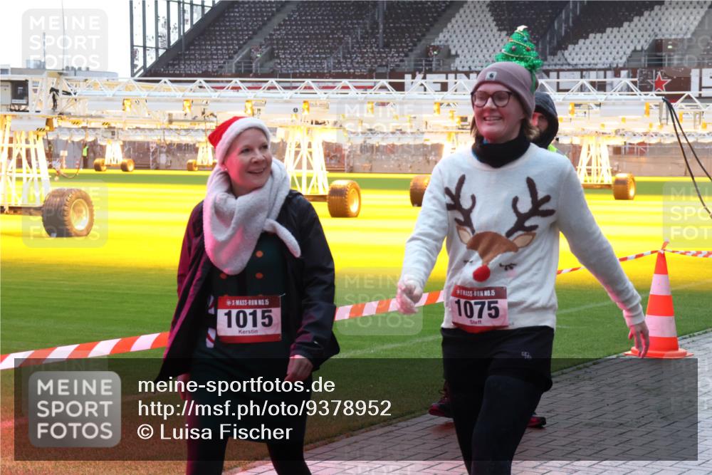07.12.2025 - St. Pauli X-Mass-Run No. 15 Luisa Fischer http://msf.ph/oto/9378952 07.12.2025 10:31:44 Ziel 15, 1015, 15, 1075, 549, 343, 1015, 1075, 1545, 1818, 2073, 2171, 2172, 2540, 2541, 2914, 3889, 3982, 3986, 4412, 4464 meine-sportfotos.de