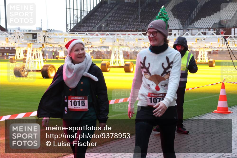 07.12.2025 - St. Pauli X-Mass-Run No. 15 Luisa Fischer http://msf.ph/oto/9378953 07.12.2025 10:31:44 Ziel 15, 1015, 15, 107, 343, 1015, 1075, 1545, 1818, 2073, 2171, 2172, 2540, 2541, 2914, 3889, 3982, 3986, 4412, 4464 meine-sportfotos.de
