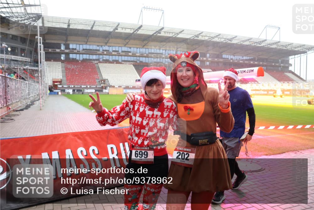 07.12.2025 - St. Pauli X-Mass-Run No. 15 Luisa Fischer http://msf.ph/oto/9378962 07.12.2025 10:05:48 Ziel 15, 699, 15, 202, 114, 123, 202, 210, 292, 363, 385, 543, 668, 699, 945, 950, 1121, 1215, 1222, 1316, 1374, 1481, 1661, 1761, 1973, 1991, 2168, 2249, 2856, 2866, 3186, 3231, 3307, 3311, 3386, 4036, 4552, 4555, 4556, 4558, 4559, 4560 meine-sportfotos.de