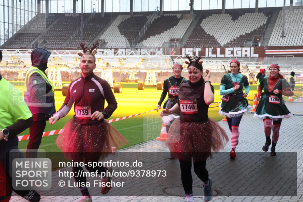 07.12.2025 - St. Pauli X-Mass-Run No. 15 Luisa Fischer http://msf.ph/oto/9378973 07.12.2025 11:10:51 Ziel 1739, 1694, 5, 1740, 398, 1298, 29, 30, 31, 42, 49, 53, 122, 134, 745, 753, 755, 980, 1064, 1066, 1298, 1299, 1380, 1398, 1584, 1626, 1692, 1694, 1697, 1739, 1740, 2371, 3124, 3136, 4574 meine-sportfotos.de