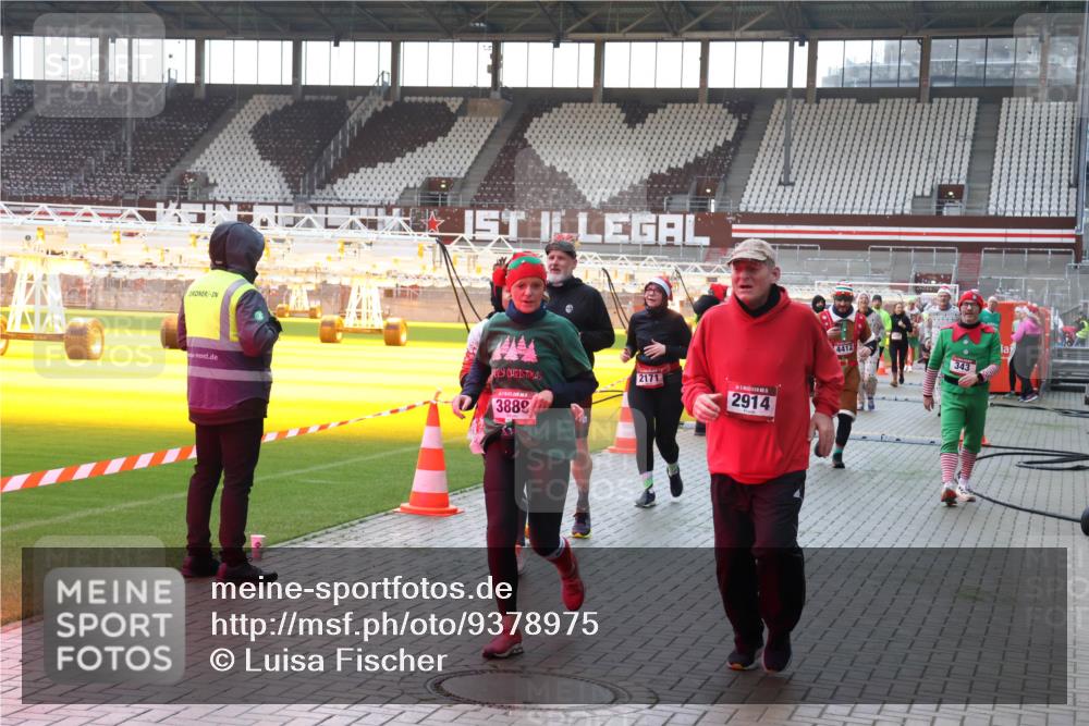 07.12.2025 - St. Pauli X-Mass-Run No. 15 Luisa Fischer http://msf.ph/oto/9378975 07.12.2025 10:31:56 Ziel 3889, 2171, 2914, 4412, 343, 343, 1545, 1818, 2073, 2171, 2172, 2352, 2540, 2541, 2914, 3889, 3895, 3896, 3897, 3969, 4412, 4467, 4518, 4519, 4520 meine-sportfotos.de