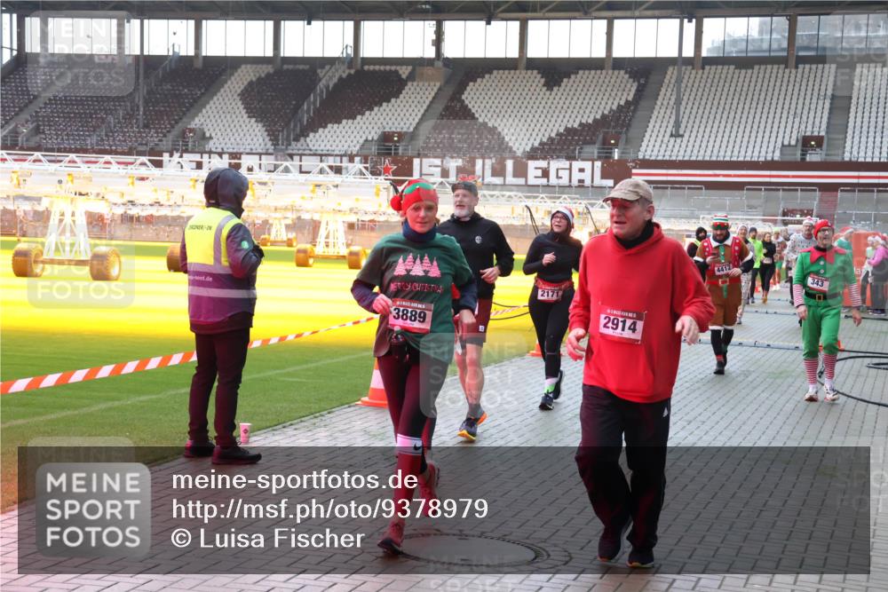 07.12.2025 - St. Pauli X-Mass-Run No. 15 Luisa Fischer http://msf.ph/oto/9378979 07.12.2025 10:31:56 Ziel 2171, 2914, 3889, 4412, 343, 343, 1545, 1818, 2073, 2171, 2172, 2352, 2540, 2541, 2914, 3889, 3895, 3896, 3897, 3969, 4412, 4467, 4518, 4519, 4520 meine-sportfotos.de