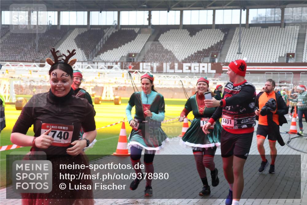 07.12.2025 - St. Pauli X-Mass-Run No. 15 Luisa Fischer http://msf.ph/oto/9378980 07.12.2025 11:10:52 Ziel 15, 740, 1401, 29, 30, 31, 42, 49, 53, 122, 134, 745, 753, 980, 1064, 1066, 1298, 1299, 1380, 1398, 1584, 1626, 1692, 1694, 1697, 1739, 1740, 2371, 3124, 3136, 4574 meine-sportfotos.de