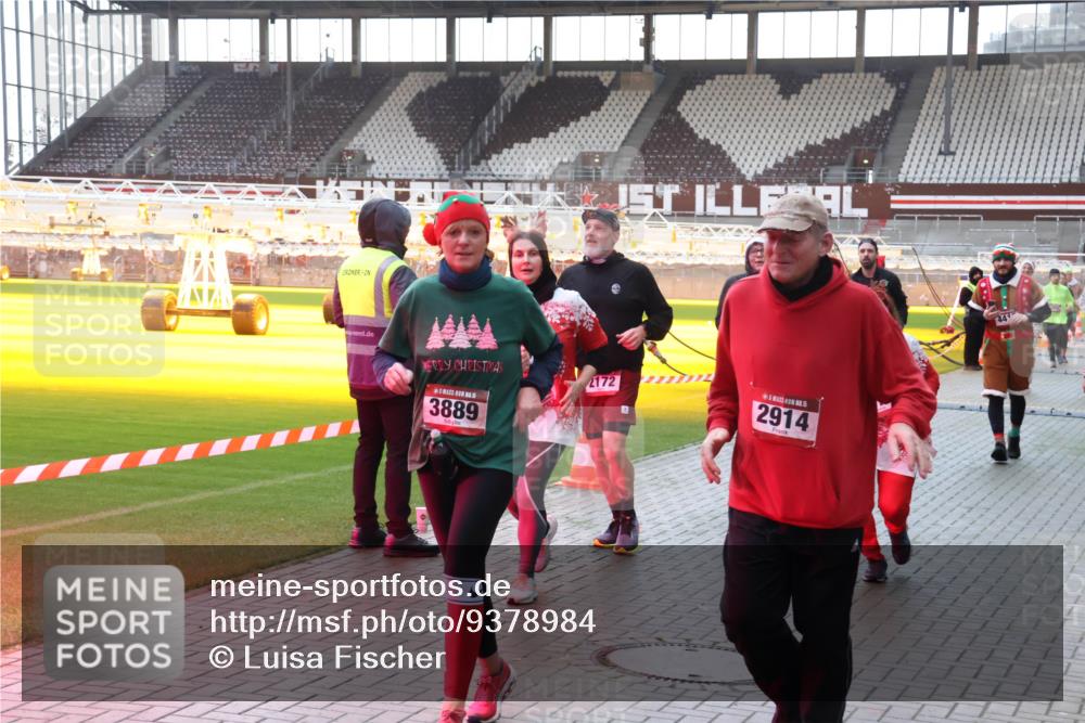 07.12.2025 - St. Pauli X-Mass-Run No. 15 Luisa Fischer http://msf.ph/oto/9378984 07.12.2025 10:31:57 Ziel 5, 3889, 2172, 15, 2914, 44, 343, 1545, 1818, 2073, 2171, 2172, 2352, 2418, 2540, 2541, 2914, 3889, 3895, 3896, 3897, 3969, 4412, 4467, 4518, 4519, 4520 meine-sportfotos.de