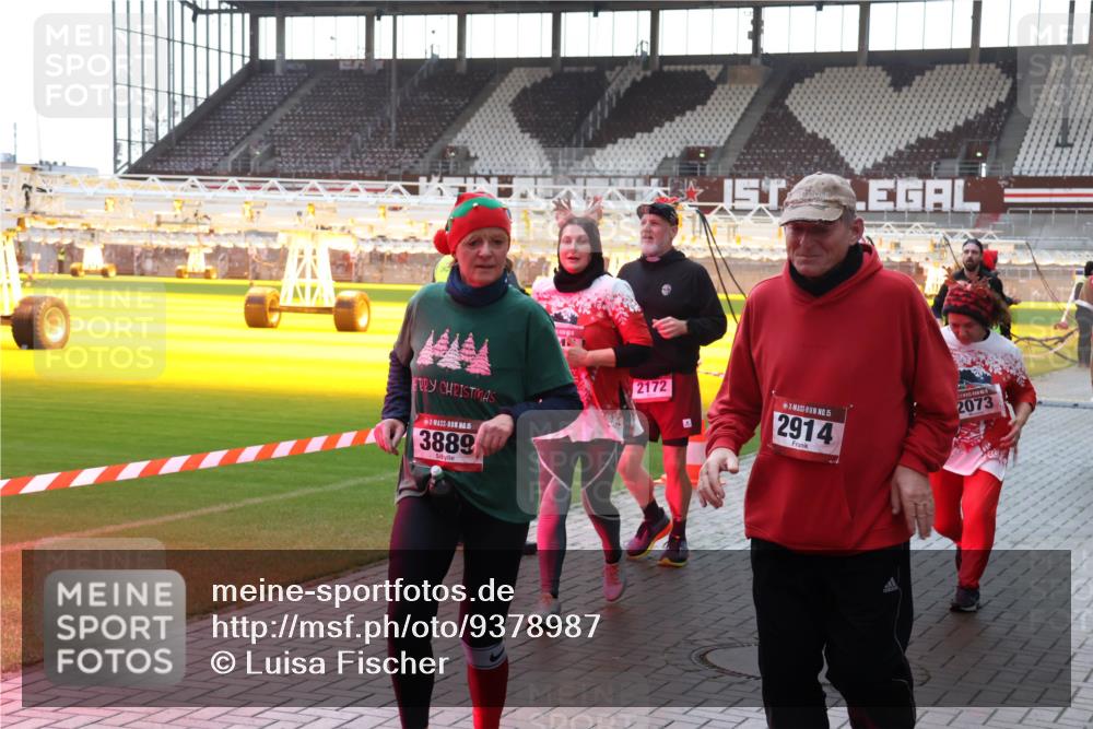 07.12.2025 - St. Pauli X-Mass-Run No. 15 Luisa Fischer http://msf.ph/oto/9378987 07.12.2025 10:31:57 Ziel 15, 3889, 2172, 15, 2914, 2073, 343, 1545, 1818, 2073, 2171, 2172, 2352, 2418, 2540, 2541, 2914, 3889, 3895, 3896, 3897, 3969, 4412, 4467, 4518, 4519, 4520 meine-sportfotos.de