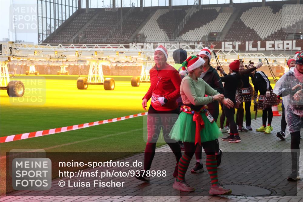 07.12.2025 - St. Pauli X-Mass-Run No. 15 Luisa Fischer http://msf.ph/oto/9378988 07.12.2025 10:05:52 Ziel 40, 1, 1973, 2168, 54, 114, 123, 202, 210, 292, 363, 385, 512, 543, 668, 699, 945, 950, 1121, 1215, 1222, 1316, 1374, 1481, 1661, 1761, 1973, 1991, 2168, 2249, 2856, 2866, 3186, 3231, 3307, 3311, 3386, 4036, 4552, 4555, 4556, 4558, 4559, 4560 meine-sportfotos.de