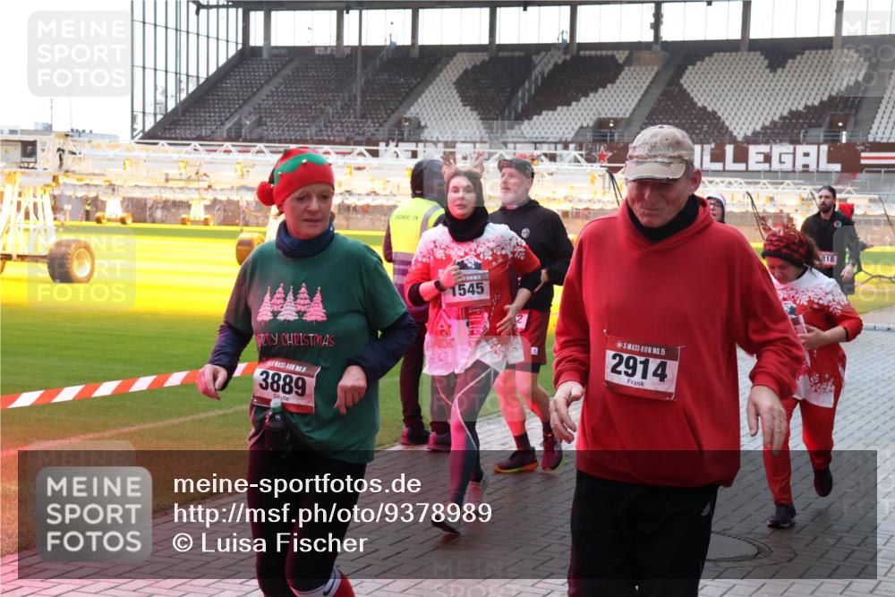 07.12.2025 - St. Pauli X-Mass-Run No. 15 Luisa Fischer http://msf.ph/oto/9378989 07.12.2025 10:31:58 Ziel 15, 3889, 1545, 15, 2914, 818, 343, 1545, 1818, 2073, 2171, 2172, 2352, 2418, 2540, 2541, 2914, 3806, 3808, 3889, 3895, 3896, 3897, 3969, 4412, 4467, 4495, 4518, 4519, 4520 meine-sportfotos.de