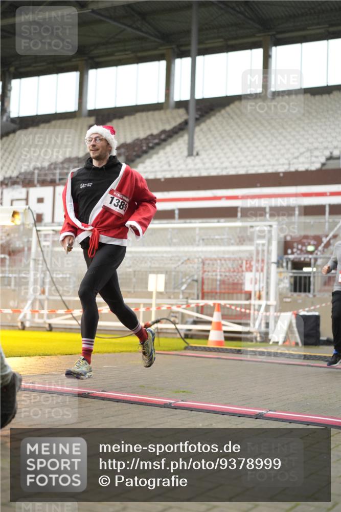 07.12.2025 - St. Pauli X-Mass-Run No. 15 Patografie http://msf.ph/oto/9378999 07.12.2025 10:11:57 Ziel 756, 1389, 1687, 1688, 1833, 2177, 2906, 3761, 3767, 3870, 3932, 3935, 4658 meine-sportfotos.de