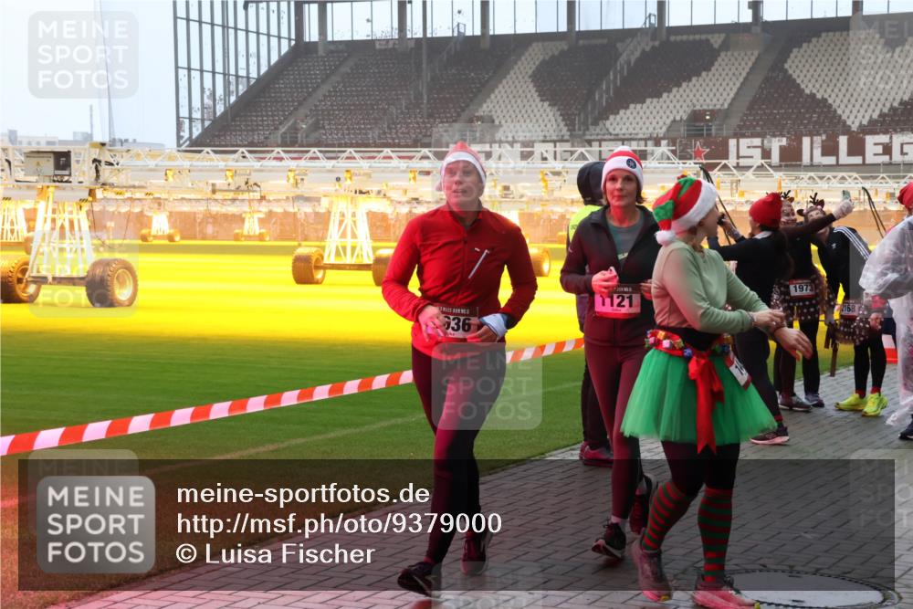 07.12.2025 - St. Pauli X-Mass-Run No. 15 Luisa Fischer http://msf.ph/oto/9379000 07.12.2025 10:05:53 Ziel 15, 36, 1973, 1121, 2168, 2, 3, 54, 114, 123, 202, 210, 292, 363, 385, 512, 543, 668, 699, 945, 950, 1121, 1215, 1222, 1316, 1374, 1481, 1661, 1761, 1789, 2856, 2866, 3186, 3231, 3307, 3311, 3386, 4036, 4195, 4552, 4555, 4556, 4558, 4559, 4560 meine-sportfotos.de
