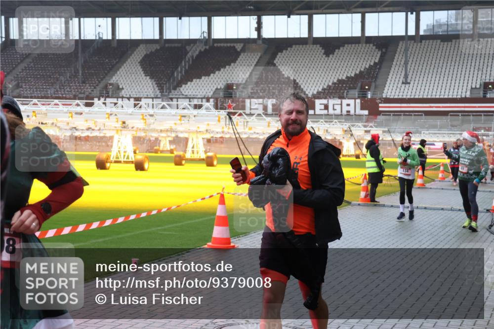 07.12.2025 - St. Pauli X-Mass-Run No. 15 Luisa Fischer http://msf.ph/oto/9379008 07.12.2025 11:10:54 Ziel 8, 134, 29, 30, 31, 42, 49, 53, 122, 134, 745, 753, 980, 1064, 1066, 1298, 1299, 1380, 1398, 1584, 1626, 1692, 1694, 1697, 1739, 1740, 2371, 3124, 3136, 4574 meine-sportfotos.de