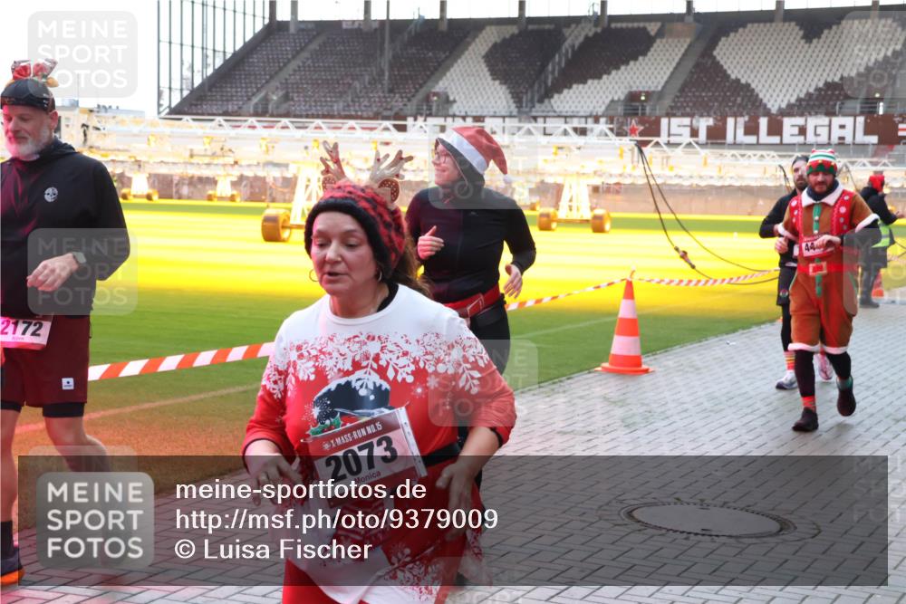07.12.2025 - St. Pauli X-Mass-Run No. 15 Luisa Fischer http://msf.ph/oto/9379009 07.12.2025 10:32:00 Ziel 2172, 15, 2073, 44, 343, 1545, 1818, 2073, 2171, 2172, 2352, 2418, 2540, 2541, 2914, 3716, 3806, 3808, 3889, 3895, 3896, 3897, 3969, 4412, 4467, 4484, 4495, 4504, 4518, 4519, 4520 meine-sportfotos.de