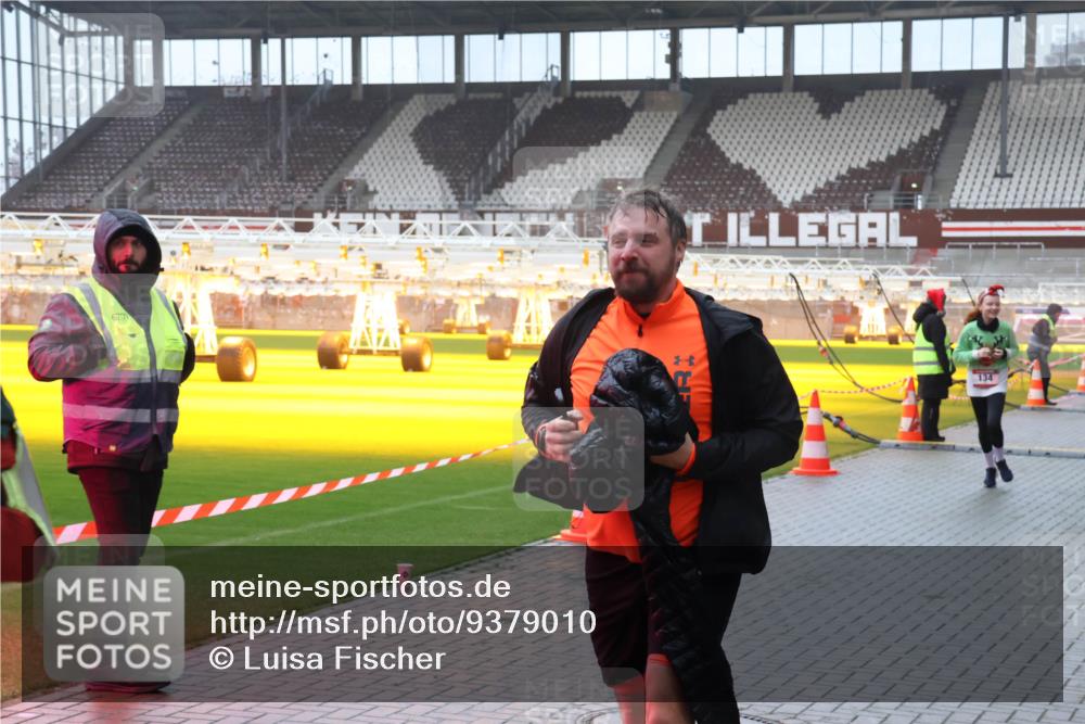 07.12.2025 - St. Pauli X-Mass-Run No. 15 Luisa Fischer http://msf.ph/oto/9379010 07.12.2025 11:10:55 Ziel 6709, 134, 29, 30, 31, 42, 49, 53, 122, 134, 745, 753, 980, 1064, 1066, 1298, 1299, 1380, 1398, 1400, 1402, 1584, 1626, 1692, 1694, 1697, 1739, 1740, 2371, 3124, 3136, 4574 meine-sportfotos.de