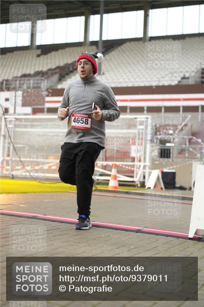 07.12.2025 - St. Pauli X-Mass-Run No. 15 Patografie http://msf.ph/oto/9379011 07.12.2025 10:11:59 Ziel 756, 1389, 1526, 1687, 1688, 1833, 2177, 2906, 3870, 3932, 3935, 4658 meine-sportfotos.de
