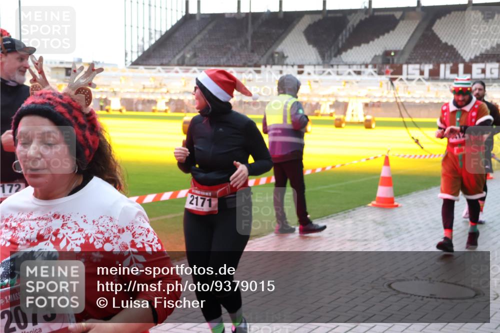 07.12.2025 - St. Pauli X-Mass-Run No. 15 Luisa Fischer http://msf.ph/oto/9379015 07.12.2025 10:32:01 Ziel 172, 2171, 15, 2073, 343, 1545, 1818, 2073, 2171, 2172, 2352, 2418, 2540, 2541, 2914, 3267, 3716, 3806, 3808, 3889, 3895, 3896, 3897, 3969, 4412, 4467, 4484, 4495, 4504, 4518, 4519, 4520 meine-sportfotos.de