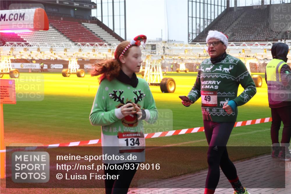 07.12.2025 - St. Pauli X-Mass-Run No. 15 Luisa Fischer http://msf.ph/oto/9379016 07.12.2025 11:11:01 Ziel 15, 134, 15, 49, 29, 30, 31, 42, 49, 53, 122, 134, 745, 980, 1064, 1066, 1298, 1299, 1380, 1398, 1400, 1402, 1584, 1626, 1692, 1694, 1697, 1739, 1740, 2371, 2616, 3124, 3136, 4574 meine-sportfotos.de
