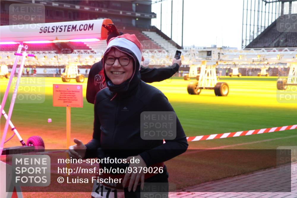 07.12.2025 - St. Pauli X-Mass-Run No. 15 Luisa Fischer http://msf.ph/oto/9379026 07.12.2025 10:32:03 Ziel 2171, 343, 750, 752, 1545, 1818, 2073, 2171, 2172, 2352, 2418, 2540, 2541, 2914, 3267, 3716, 3806, 3808, 3889, 3895, 3896, 3897, 3969, 4412, 4467, 4484, 4495, 4504, 4518, 4519, 4520 meine-sportfotos.de