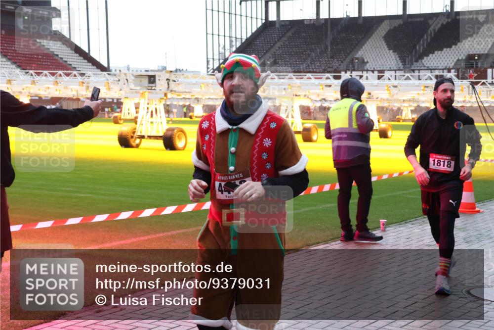 07.12.2025 - St. Pauli X-Mass-Run No. 15 Luisa Fischer http://msf.ph/oto/9379031 07.12.2025 10:32:04 Ziel 15, 1818, 343, 750, 752, 1545, 1818, 2073, 2171, 2172, 2352, 2418, 2540, 2541, 2914, 3267, 3716, 3806, 3808, 3889, 3895, 3896, 3897, 3969, 4412, 4467, 4484, 4495, 4504, 4518, 4519, 4520 meine-sportfotos.de