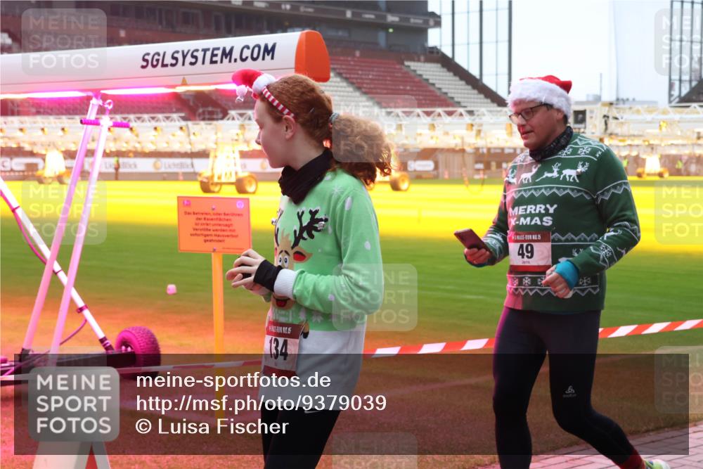 07.12.2025 - St. Pauli X-Mass-Run No. 15 Luisa Fischer http://msf.ph/oto/9379039 07.12.2025 11:11:01 Ziel 4, 5, 134, 15, 49, 80, 29, 30, 31, 42, 49, 53, 122, 134, 745, 980, 1064, 1066, 1298, 1299, 1380, 1398, 1400, 1402, 1584, 1626, 1692, 1694, 1697, 1739, 1740, 2371, 2616, 3124, 3136, 4574 meine-sportfotos.de