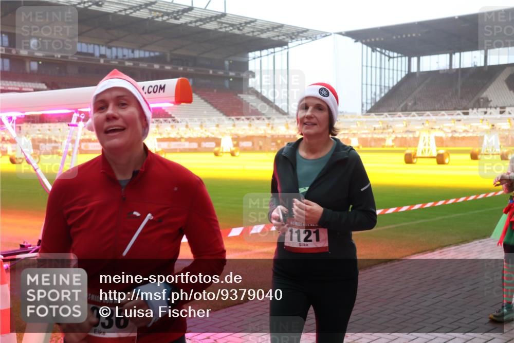 07.12.2025 - St. Pauli X-Mass-Run No. 15 Luisa Fischer http://msf.ph/oto/9379040 07.12.2025 10:05:55 Ziel 936, 1121, 2, 3, 54, 114, 123, 202, 210, 292, 363, 385, 512, 543, 668, 699, 945, 950, 1121, 1215, 1222, 1316, 1374, 1481, 1661, 1761, 1789, 1791, 2856, 2866, 3186, 3231, 3307, 3311, 3386, 4036, 4194, 4195, 4552, 4555, 4556, 4558, 4559, 4560 meine-sportfotos.de