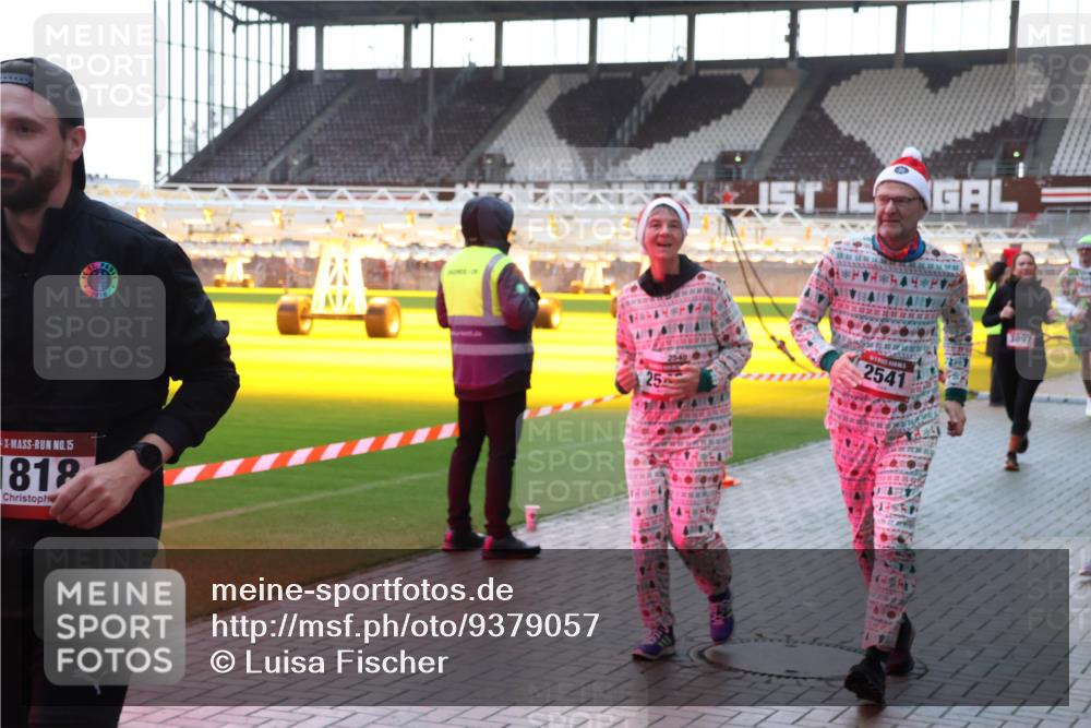 07.12.2025 - St. Pauli X-Mass-Run No. 15 Luisa Fischer http://msf.ph/oto/9379057 07.12.2025 10:32:07 Ziel 15, 1819, 10, 25, 2541, 3897, 343, 750, 752, 1545, 1818, 2073, 2171, 2172, 2352, 2418, 2540, 2541, 2914, 3267, 3716, 3806, 3808, 3889, 3895, 3896, 3897, 3969, 4412, 4467, 4484, 4495, 4504, 4518, 4519, 4520 meine-sportfotos.de