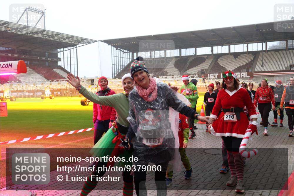 07.12.2025 - St. Pauli X-Mass-Run No. 15 Luisa Fischer http://msf.ph/oto/9379060 07.12.2025 10:05:58 Ziel 7661, 1291, 1701, 210, 1374, 137, 2, 3, 54, 114, 123, 202, 210, 292, 363, 385, 512, 543, 668, 699, 945, 950, 1121, 1215, 1222, 1316, 1374, 1481, 1661, 1761, 1789, 1791, 3186, 3231, 3307, 3311, 3386, 3877, 4036, 4194, 4195, 4552, 4555, 4556, 4558, 4559, 4560 meine-sportfotos.de