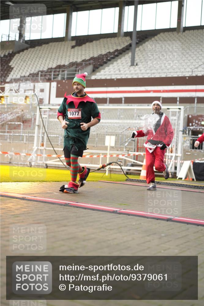 07.12.2025 - St. Pauli X-Mass-Run No. 15 Patografie http://msf.ph/oto/9379061 07.12.2025 10:12:16 Ziel 1070, 1072, 1074, 1077, 1526 meine-sportfotos.de