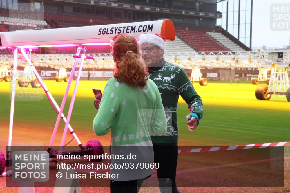 07.12.2025 - St. Pauli X-Mass-Run No. 15 Luisa Fischer http://msf.ph/oto/9379069 07.12.2025 11:11:02 Ziel 29, 30, 31, 42, 49, 53, 122, 134, 745, 980, 1064, 1066, 1298, 1299, 1380, 1398, 1400, 1402, 1584, 1626, 1692, 1694, 1697, 1739, 1740, 2371, 2616, 3124, 3136, 4574 meine-sportfotos.de