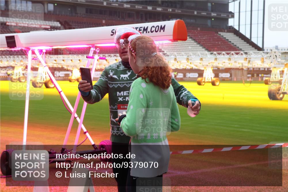 07.12.2025 - St. Pauli X-Mass-Run No. 15 Luisa Fischer http://msf.ph/oto/9379070 07.12.2025 11:11:03 Ziel 29, 30, 31, 42, 49, 53, 122, 134, 667, 669, 745, 980, 1064, 1066, 1298, 1299, 1380, 1398, 1400, 1402, 1584, 1626, 1692, 1694, 1697, 1739, 1740, 2371, 2616, 3124, 3136, 4574 meine-sportfotos.de
