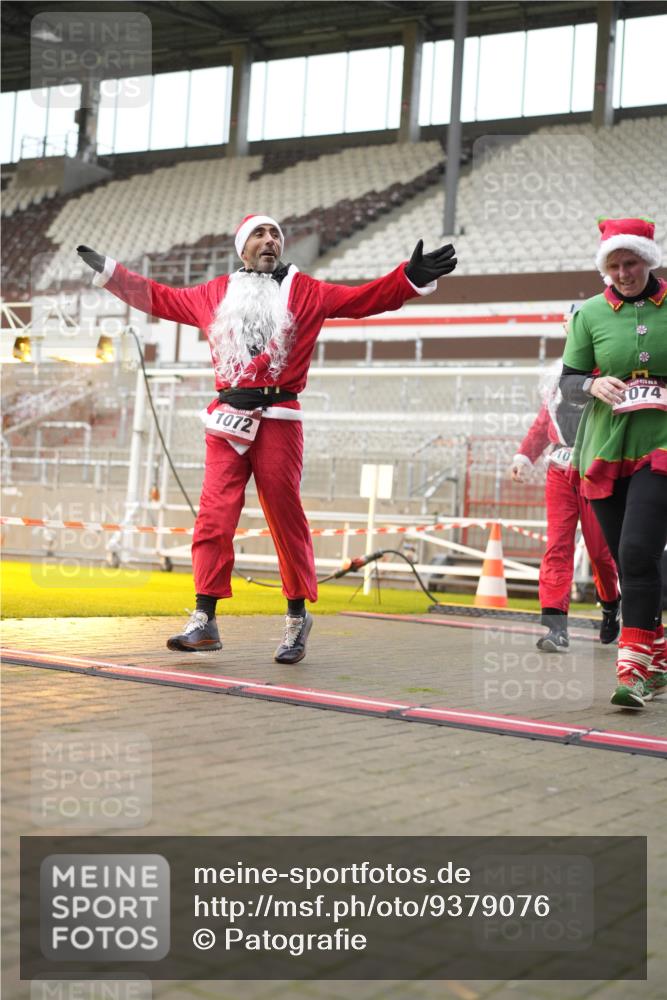 07.12.2025 - St. Pauli X-Mass-Run No. 15 Patografie http://msf.ph/oto/9379076 07.12.2025 10:12:17 Ziel 1070, 1072, 1074, 1077, 1526 meine-sportfotos.de