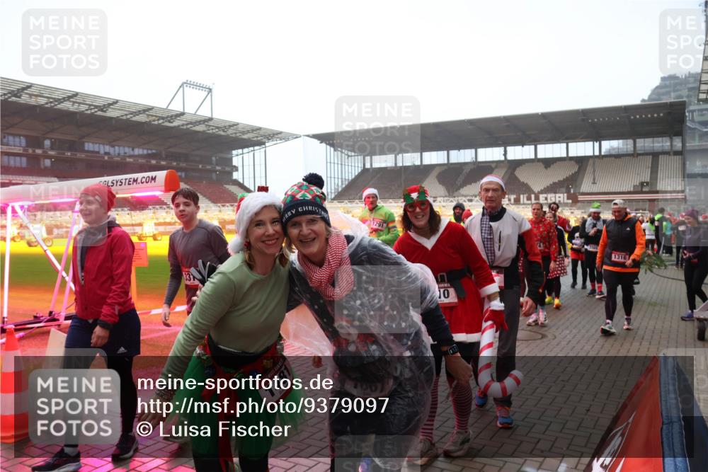 07.12.2025 - St. Pauli X-Mass-Run No. 15 Luisa Fischer http://msf.ph/oto/9379097 07.12.2025 10:06:00 Ziel 33, 1481, 10, 1316, 2, 3, 54, 114, 123, 202, 363, 385, 512, 543, 668, 699, 945, 950, 1121, 1215, 1222, 1316, 1374, 1481, 1661, 1761, 1789, 1791, 3186, 3231, 3307, 3311, 3386, 3877, 4036, 4194, 4195, 4552, 4555, 4556, 4558, 4559, 4560 meine-sportfotos.de