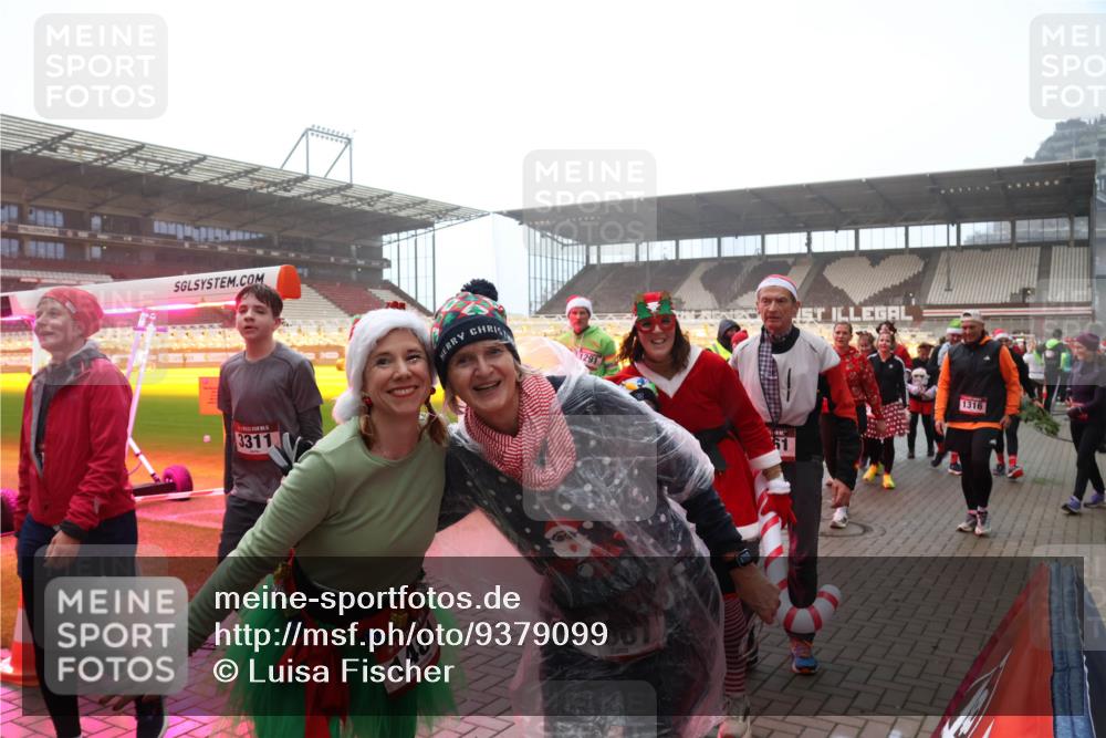 07.12.2025 - St. Pauli X-Mass-Run No. 15 Luisa Fischer http://msf.ph/oto/9379099 07.12.2025 10:06:01 Ziel 3311, 1481, 1316, 2, 3, 54, 114, 123, 363, 385, 512, 543, 668, 945, 950, 1121, 1215, 1222, 1316, 1374, 1481, 1661, 1761, 1789, 1791, 3186, 3231, 3307, 3386, 3877, 4036, 4194, 4195, 4552, 4555, 4556, 4558, 4559, 4560 meine-sportfotos.de