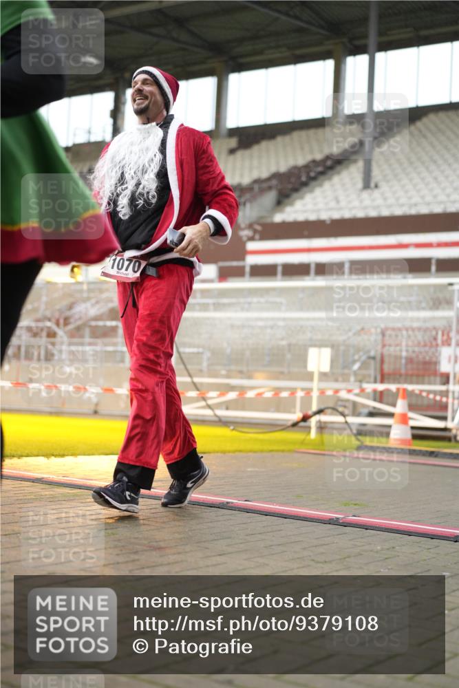 07.12.2025 - St. Pauli X-Mass-Run No. 15 Patografie http://msf.ph/oto/9379108 07.12.2025 10:12:19 Ziel 1070, 1072, 1074, 1077 meine-sportfotos.de