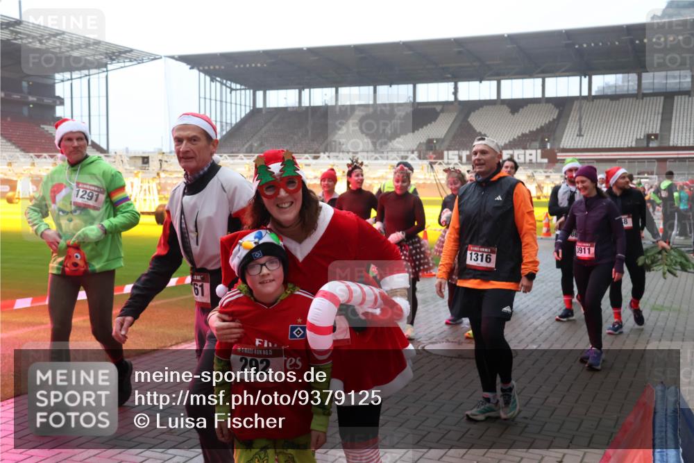 07.12.2025 - St. Pauli X-Mass-Run No. 15 Luisa Fischer http://msf.ph/oto/9379125 07.12.2025 10:06:03 Ziel 1291, 61, 15, 292, 3, 1316, 3911, 8, 2, 3, 54, 114, 123, 363, 385, 512, 543, 668, 676, 945, 950, 1121, 1215, 1222, 1316, 1374, 1481, 1661, 1761, 1789, 1791, 3186, 3231, 3386, 3877, 4036, 4194, 4195, 4552, 4555, 4556, 4558, 4559, 4560 meine-sportfotos.de