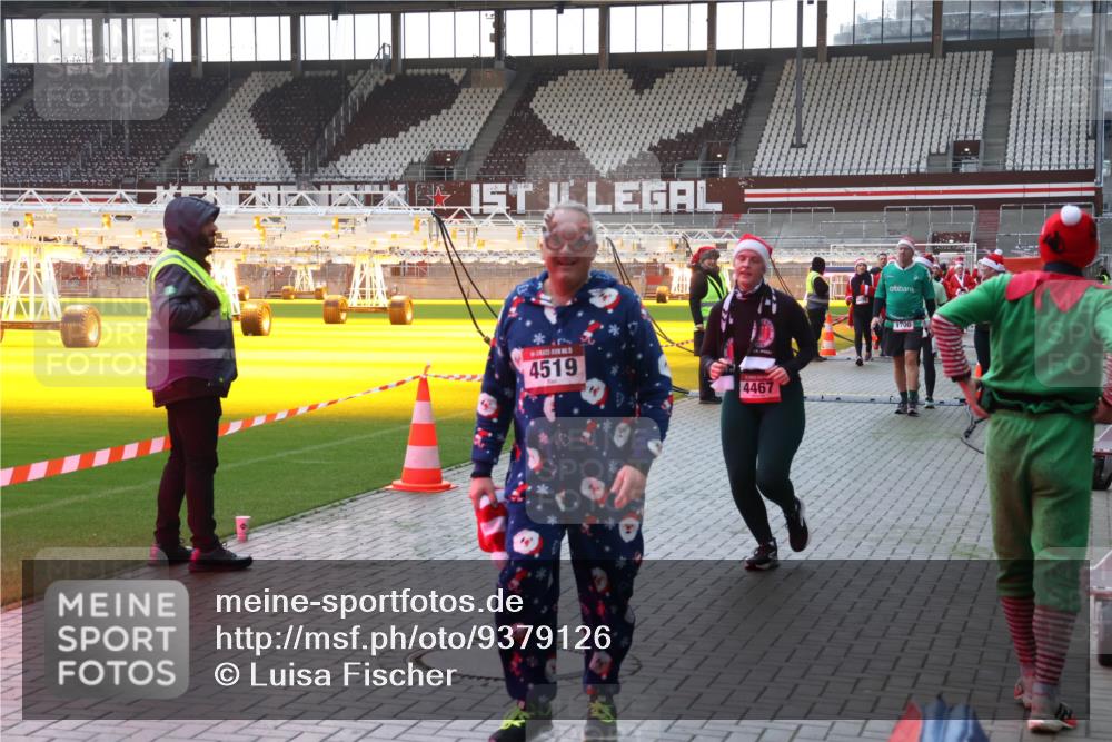 07.12.2025 - St. Pauli X-Mass-Run No. 15 Luisa Fischer http://msf.ph/oto/9379126 07.12.2025 10:32:16 Ziel 4519, 4467, 1700, 343, 750, 752, 1818, 2171, 2342, 2343, 2345, 2352, 2418, 2540, 2541, 3267, 3716, 3806, 3808, 3895, 3896, 3897, 3969, 4274, 4275, 4412, 4467, 4484, 4495, 4504, 4518, 4519, 4520 meine-sportfotos.de