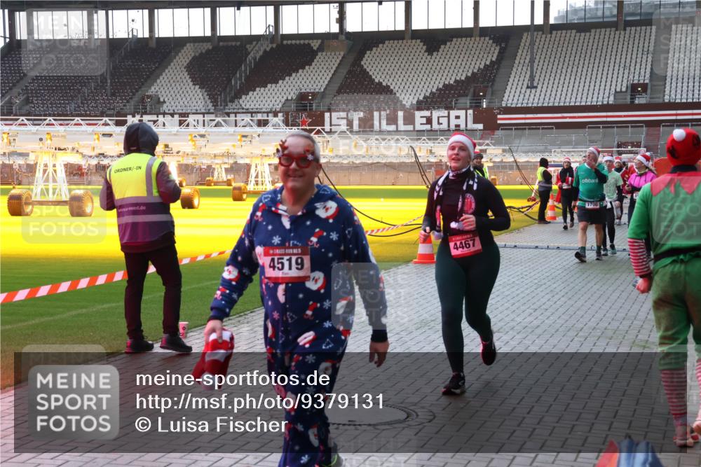 07.12.2025 - St. Pauli X-Mass-Run No. 15 Luisa Fischer http://msf.ph/oto/9379131 07.12.2025 10:32:17 Ziel 4519, 4467, 1700, 750, 752, 1818, 2342, 2343, 2345, 2352, 2418, 2540, 2541, 3267, 3716, 3806, 3808, 3895, 3896, 3897, 3969, 4274, 4275, 4412, 4467, 4484, 4495, 4504, 4518, 4519, 4520 meine-sportfotos.de