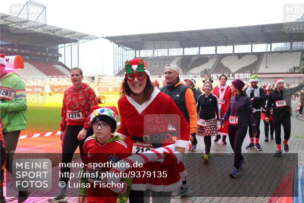 07.12.2025 - St. Pauli X-Mass-Run No. 15 Luisa Fischer http://msf.ph/oto/9379135 07.12.2025 10:06:04 Ziel 1291, 1374, 15, 292, 15, 21, 2168, 2454, 3911, 668, 2, 3, 54, 114, 123, 363, 385, 512, 543, 668, 676, 945, 950, 1121, 1215, 1222, 1316, 1374, 1481, 1661, 1761, 1789, 1791, 2756, 3186, 3231, 3386, 3877, 4036, 4194, 4195, 4552, 4555, 4556, 4558, 4559, 4560 meine-sportfotos.de