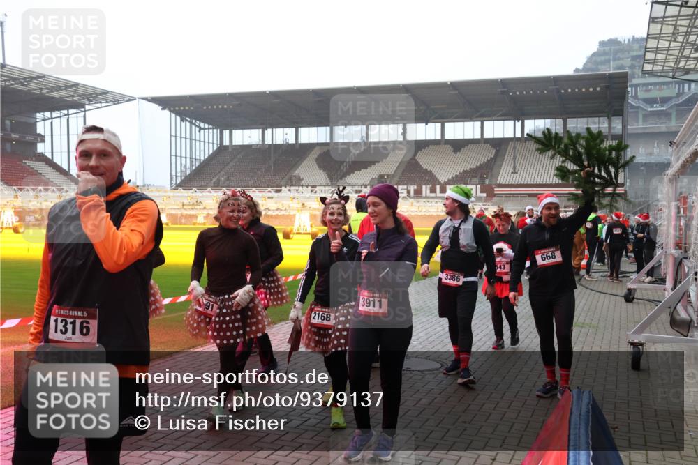 07.12.2025 - St. Pauli X-Mass-Run No. 15 Luisa Fischer http://msf.ph/oto/9379137 07.12.2025 10:06:05 Ziel 15, 1316, 2168, 3911, 3386, 543, 668, 2, 3, 54, 114, 123, 363, 385, 424, 512, 543, 668, 676, 834, 945, 950, 1121, 1215, 1222, 1316, 1374, 1481, 1661, 1761, 1789, 1791, 2756, 2757, 3186, 3231, 3386, 3877, 4036, 4194, 4195, 4552, 4555, 4556, 4558, 4559, 4560 meine-sportfotos.de
