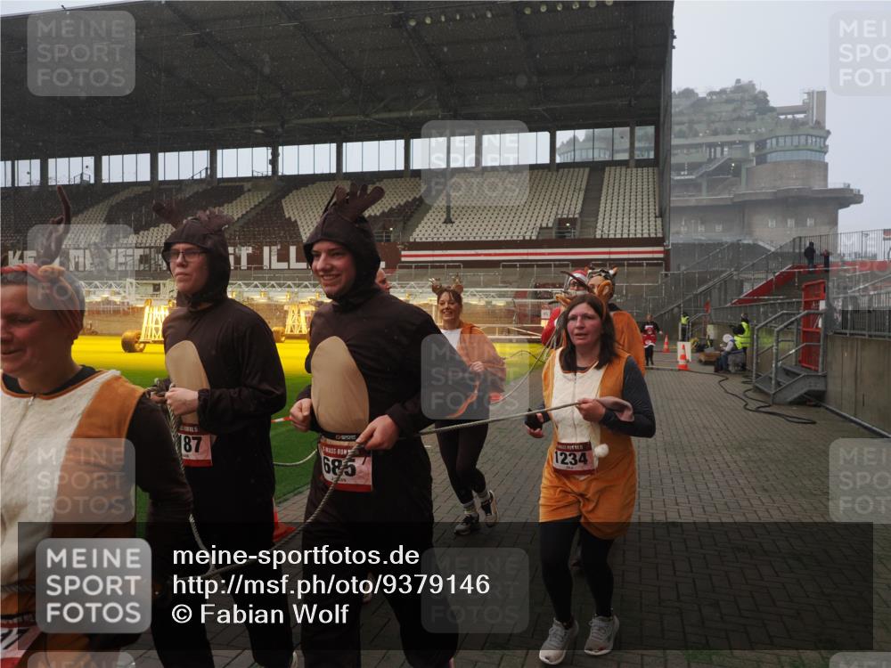 07.12.2025 - St. Pauli X-Mass-Run No. 15 Fabian Wolf http://msf.ph/oto/9379146 07.12.2025 10:07:28 Ziel 256, 265, 272, 517, 657, 685, 716, 767, 1187, 1234, 1543, 2983, 3003 meine-sportfotos.de
