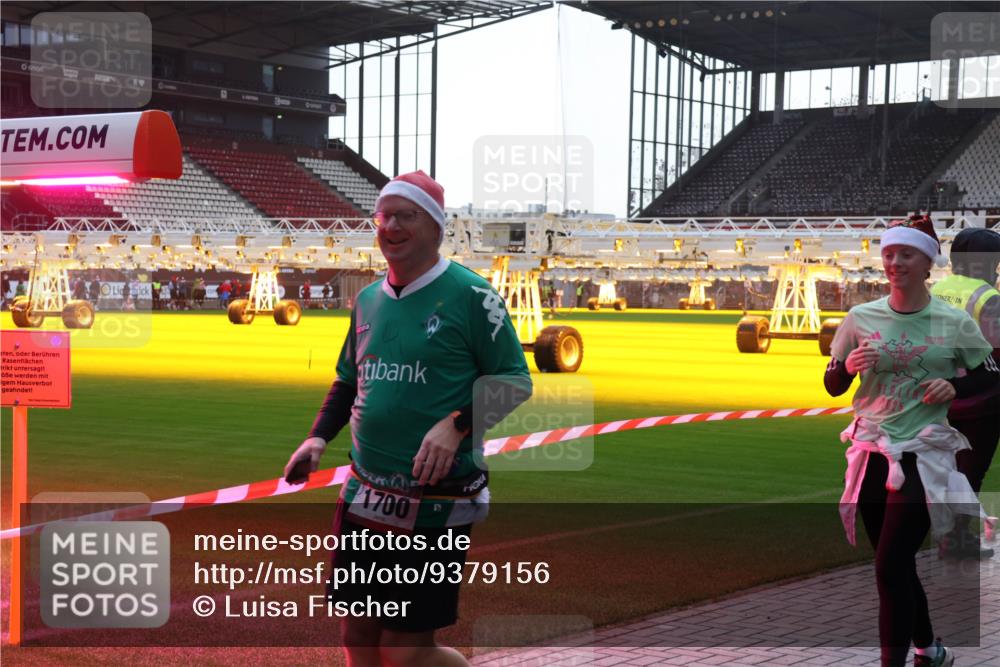 07.12.2025 - St. Pauli X-Mass-Run No. 15 Luisa Fischer http://msf.ph/oto/9379156 07.12.2025 10:32:25 Ziel 1700, 750, 752, 1818, 1942, 1944, 2342, 2343, 2345, 2352, 2418, 3267, 3716, 3806, 3808, 3895, 3896, 3897, 3969, 4039, 4274, 4275, 4467, 4484, 4495, 4504, 4518, 4519, 4520 meine-sportfotos.de