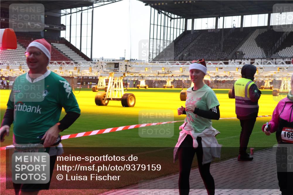 07.12.2025 - St. Pauli X-Mass-Run No. 15 Luisa Fischer http://msf.ph/oto/9379159 07.12.2025 10:32:26 Ziel 3, 1700, 169, 750, 752, 1818, 1942, 1944, 2342, 2343, 2345, 2352, 2418, 3267, 3716, 3806, 3808, 3895, 3896, 3897, 3969, 4039, 4274, 4275, 4467, 4484, 4495, 4504, 4518, 4519, 4520 meine-sportfotos.de