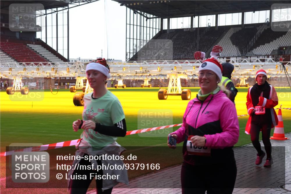 07.12.2025 - St. Pauli X-Mass-Run No. 15 Luisa Fischer http://msf.ph/oto/9379166 07.12.2025 10:32:26 Ziel 1856, 4495, 750, 752, 1818, 1942, 1944, 2342, 2343, 2345, 2352, 2418, 3267, 3716, 3806, 3808, 3895, 3896, 3897, 3969, 4039, 4274, 4275, 4467, 4484, 4495, 4504, 4518, 4519, 4520 meine-sportfotos.de