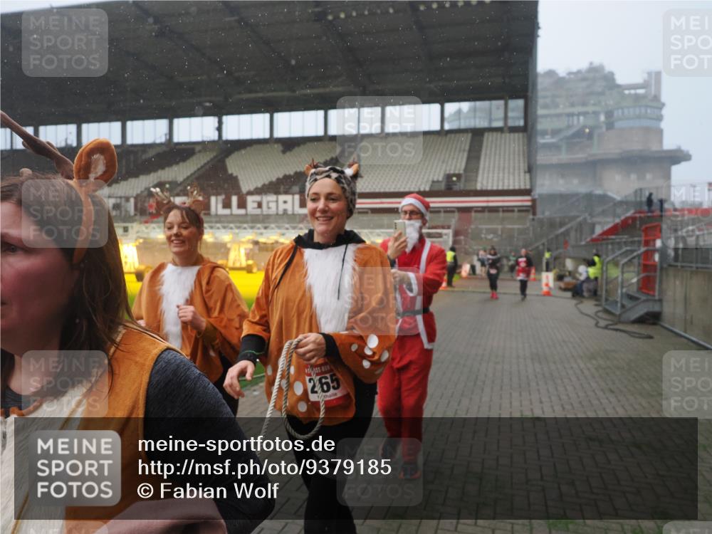 07.12.2025 - St. Pauli X-Mass-Run No. 15 Fabian Wolf http://msf.ph/oto/9379185 07.12.2025 10:07:29 Ziel 256, 265, 272, 517, 657, 685, 716, 767, 1187, 1234, 1543, 3003 meine-sportfotos.de