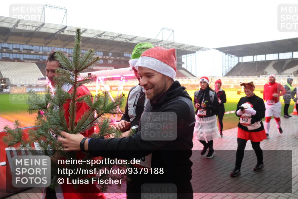 07.12.2025 - St. Pauli X-Mass-Run No. 15 Luisa Fischer http://msf.ph/oto/9379188 07.12.2025 10:06:11 Ziel 385, 543, 1222, 2, 3, 54, 123, 180, 363, 385, 424, 468, 512, 543, 668, 676, 805, 834, 945, 950, 1121, 1215, 1222, 1316, 1374, 1481, 1661, 1761, 1788, 1789, 1791, 2756, 2757, 3093, 3172, 3231, 3386, 3812, 3814, 3857, 3859, 3877, 4036, 4194, 4195, 4235, 4236, 4237, 4251, 4552, 4555, 4556, 4558, 4559, 4560 meine-sportfotos.de