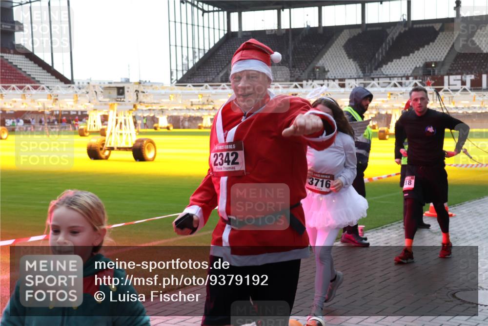 07.12.2025 - St. Pauli X-Mass-Run No. 15 Luisa Fischer http://msf.ph/oto/9379192 07.12.2025 10:32:33 Ziel 15, 2342, 3716, 18, 651, 750, 752, 1942, 1944, 2342, 2343, 2345, 2352, 2418, 3267, 3716, 3806, 3808, 3895, 3896, 3897, 3969, 4039, 4274, 4275, 4467, 4484, 4495, 4504, 4518, 4519, 4520 meine-sportfotos.de