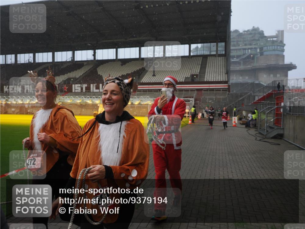 07.12.2025 - St. Pauli X-Mass-Run No. 15 Fabian Wolf http://msf.ph/oto/9379194 07.12.2025 10:07:29 Ziel 256, 265, 272, 517, 657, 685, 716, 767, 1187, 1234, 1543, 3003 meine-sportfotos.de